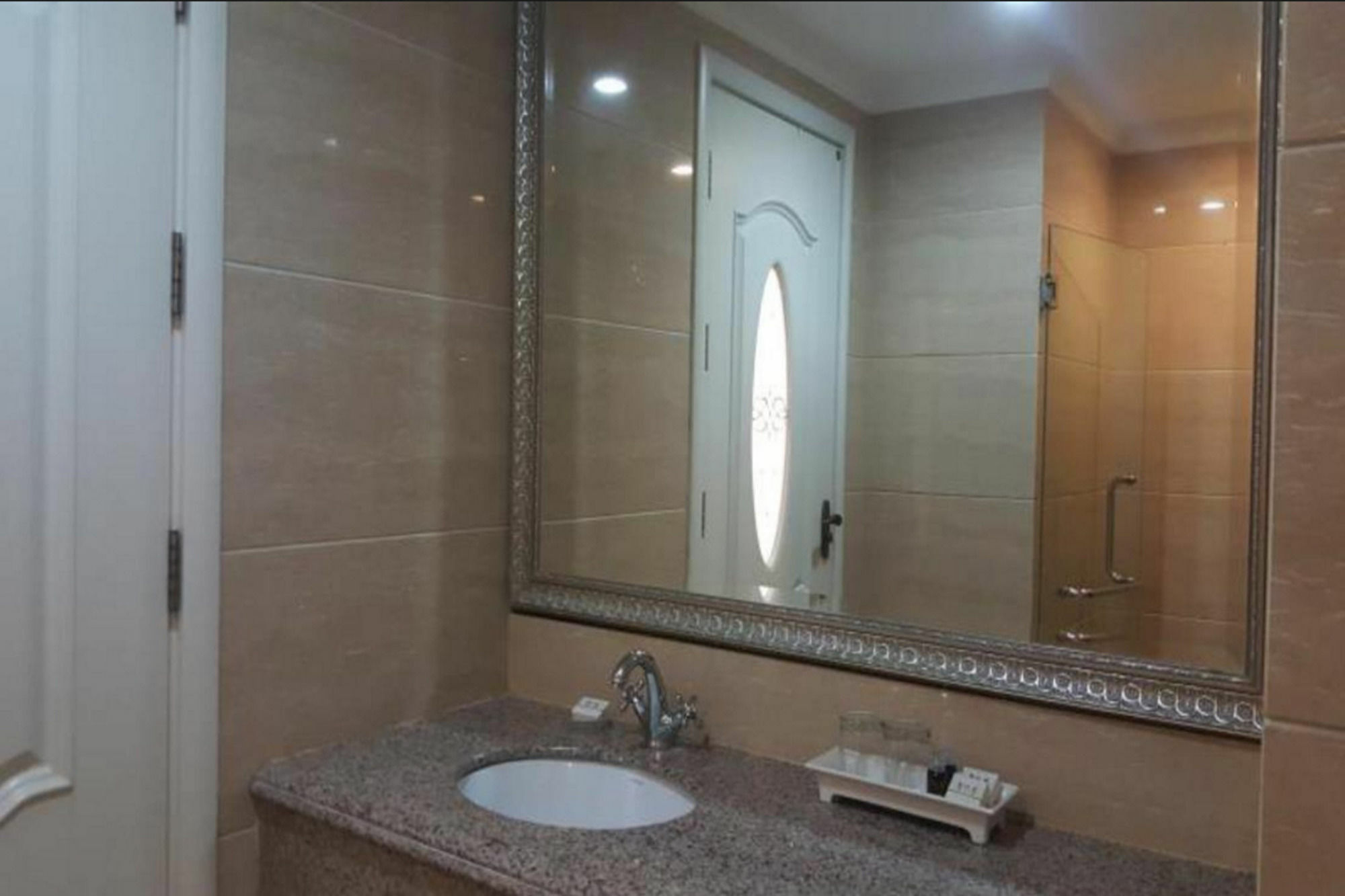 Lk Noble Suite Pattaya Dış mekan fotoğraf